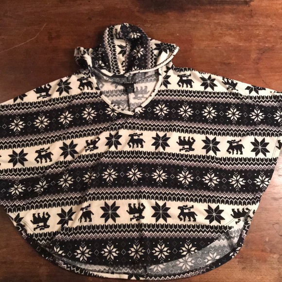 •BUNDLE ONLY• RUE21 PONCHO - Picture 2 of 5